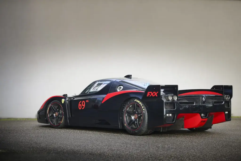 Este Ferrari FXX K Evo de 2018 “a estrenar” sale a subasta en Rétromobile París