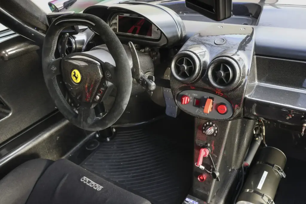 Este Ferrari FXX K Evo de 2018 “a estrenar” sale a subasta en Rétromobile París