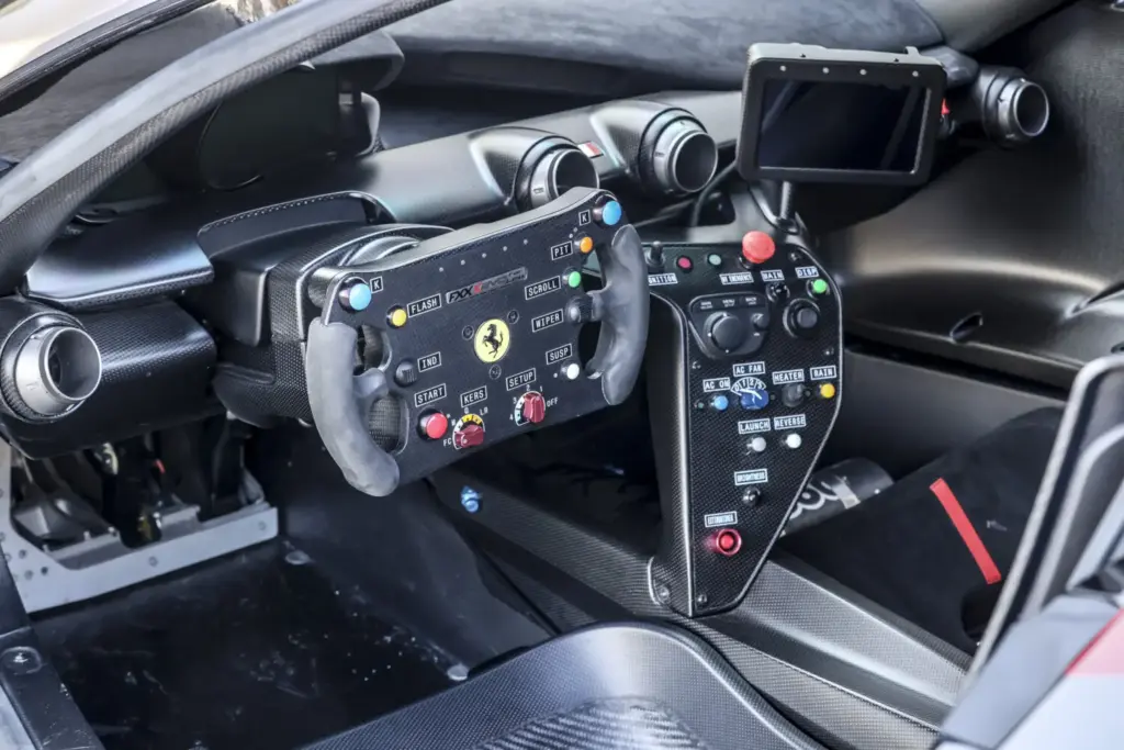 Este Ferrari FXX K Evo de 2018 “a estrenar” sale a subasta en Rétromobile París