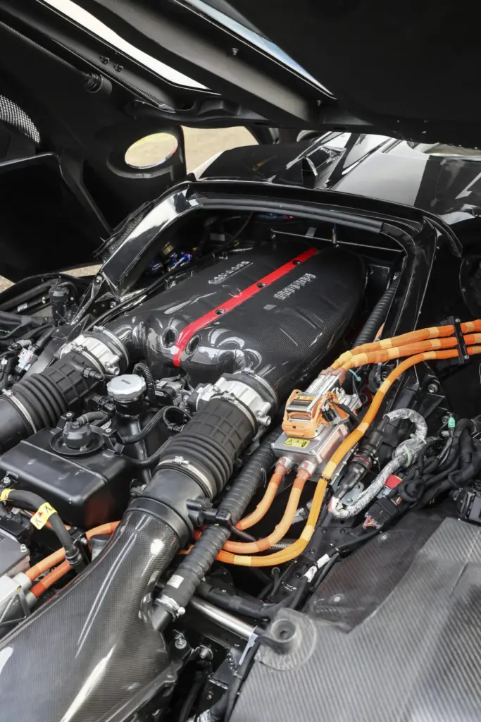 Este Ferrari FXX K Evo de 2018 “a estrenar” sale a subasta en Rétromobile París