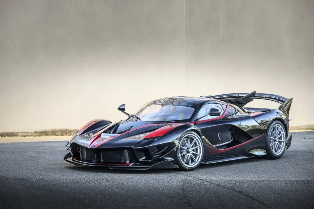 Este Ferrari FXX K Evo de 2018 “a estrenar” sale a subasta en Rétromobile París