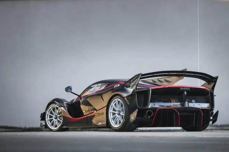 Este Ferrari FXX K Evo de 2018 “a estrenar” sale a subasta en Rétromobile París