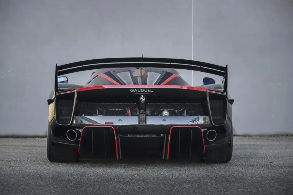 Este Ferrari FXX K Evo de 2018 “a estrenar” sale a subasta en Rétromobile París