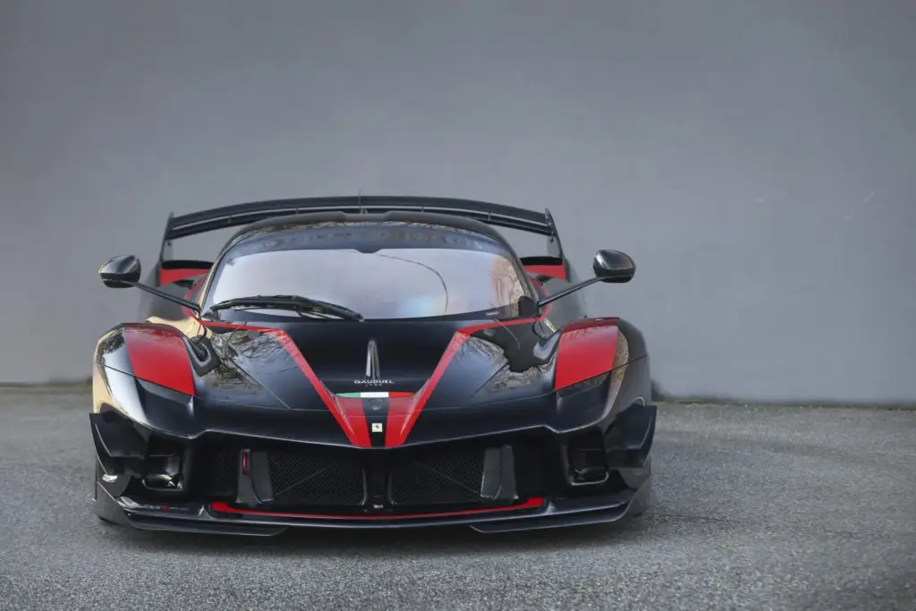 Este Ferrari FXX K Evo de 2018 “a estrenar” sale a subasta en Rétromobile París