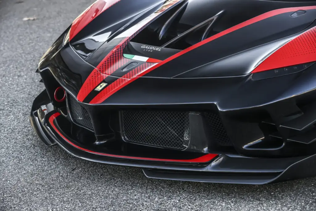 Este Ferrari FXX K Evo de 2018 “a estrenar” sale a subasta en Rétromobile París