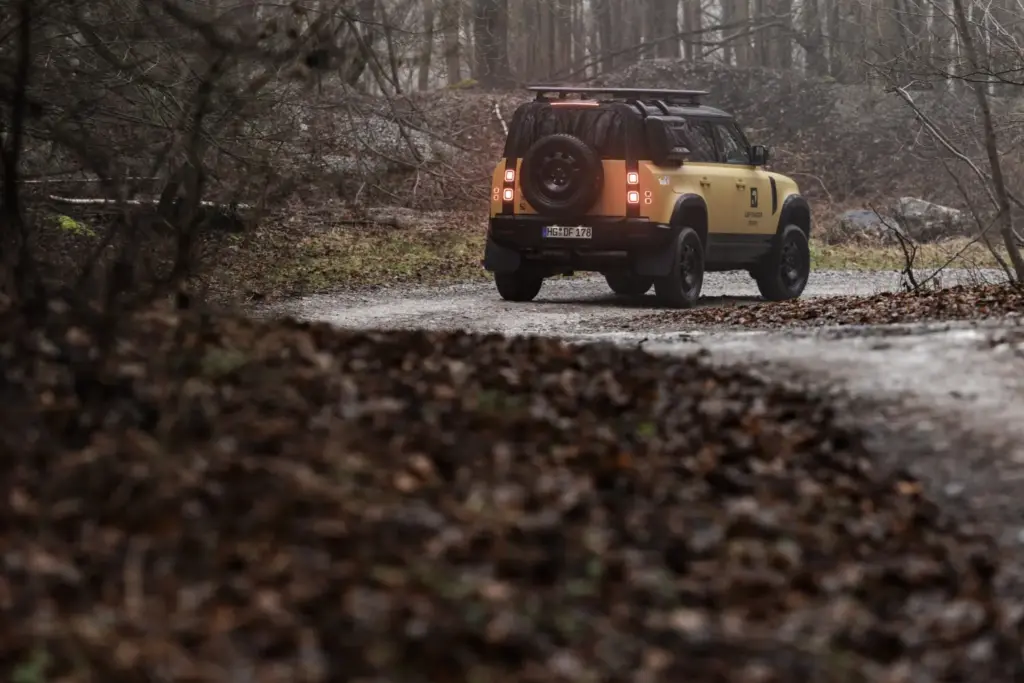 land rover Defender Trophy 12 Motor16