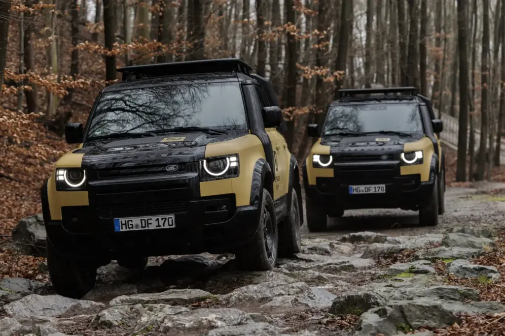 land rover Defender Trophy 15 Motor16