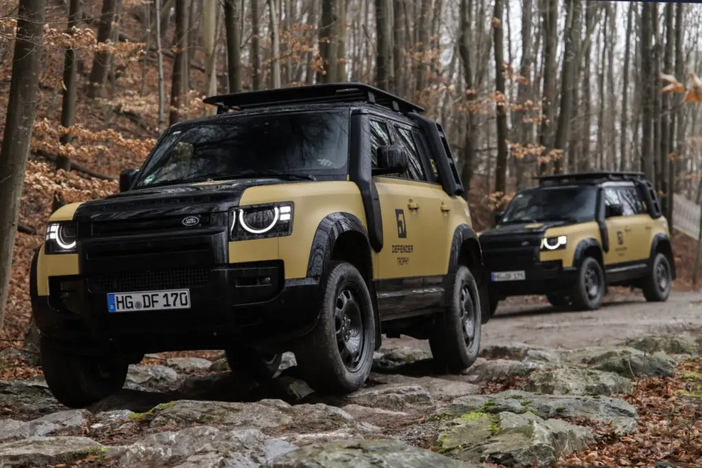 land rover Defender Trophy 16 Motor16