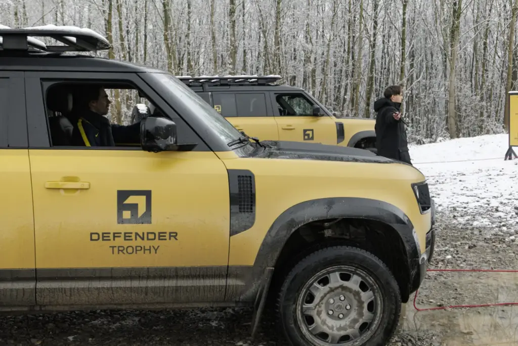 land rover Defender Trophy 18 Motor16