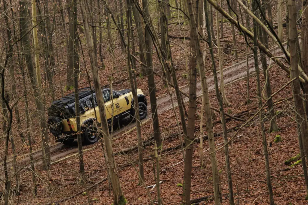 land rover Defender Trophy 19 Motor16