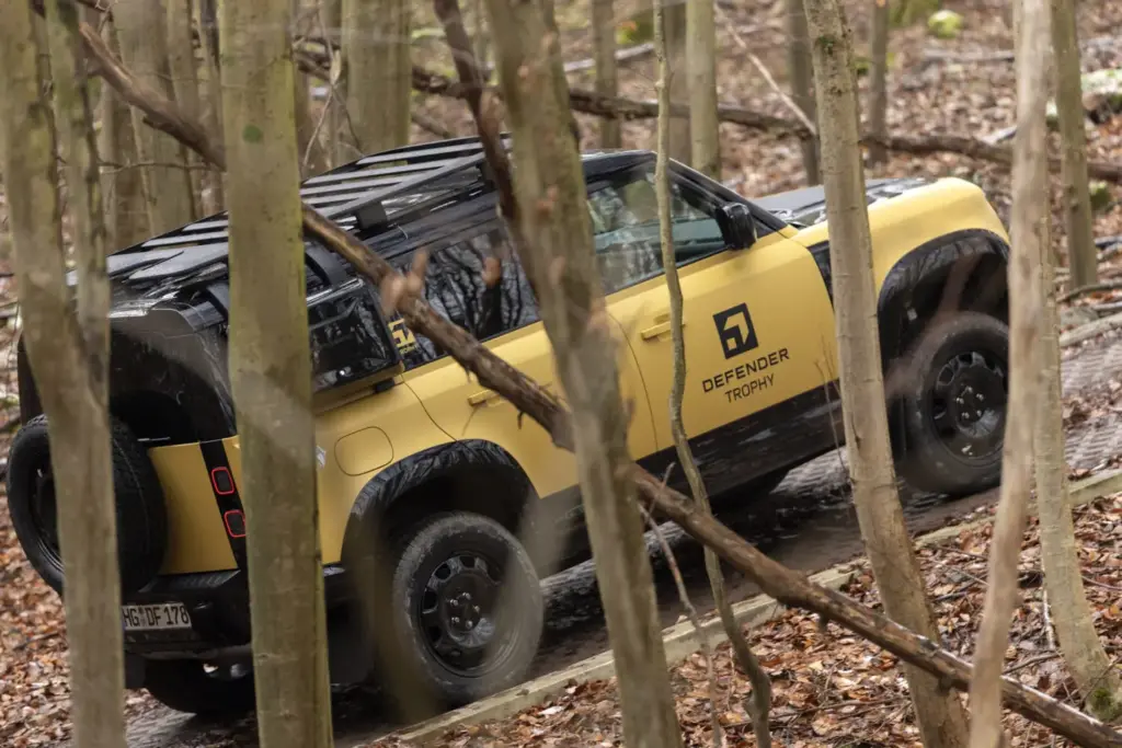 land rover Defender Trophy 20 Motor16