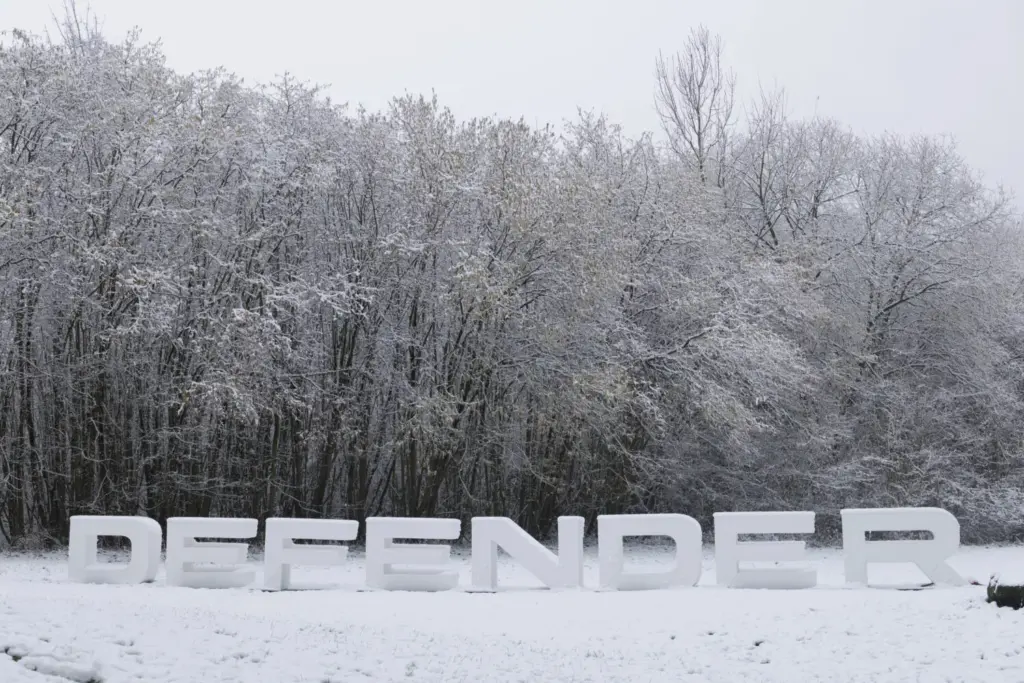 land rover Defender Trophy 23 Motor16