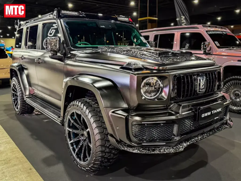 Clase G parece, coche chino es. Este Tank 800 transformado en Tailandia es una réplica muy lograda