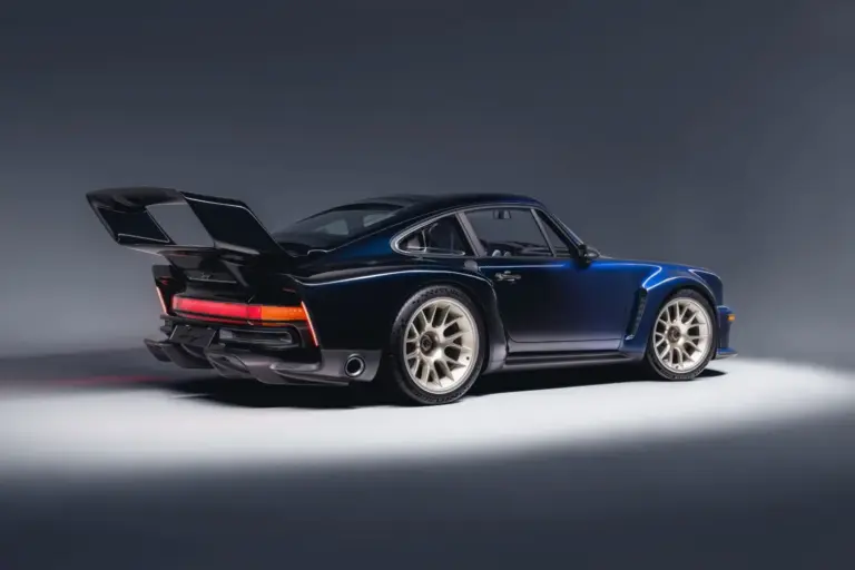 Se llama Sorcerer, y es un Porsche 911 turbo clásico de 710 CV “reimaginado” por Singer