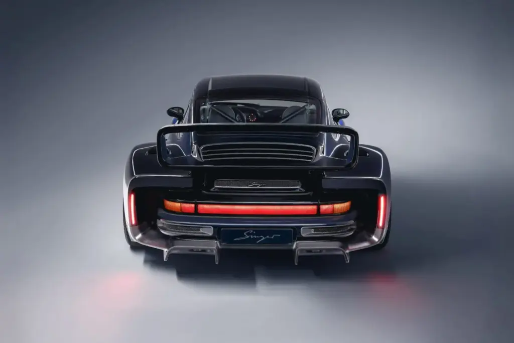 Se llama Sorcerer, y es un Porsche 911 turbo clásico de 710 CV “reimaginado” por Singer