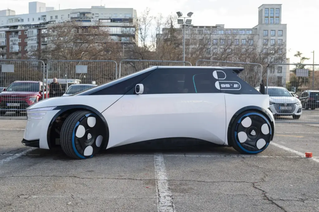 primera prueba peugeot polygon concept 41 Motor16