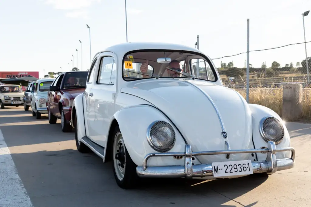 Si tu coche está en esta lista, ya no tendrás que pasar nunca más la ITV 10 Motor16 vehículo histórico dgt itv