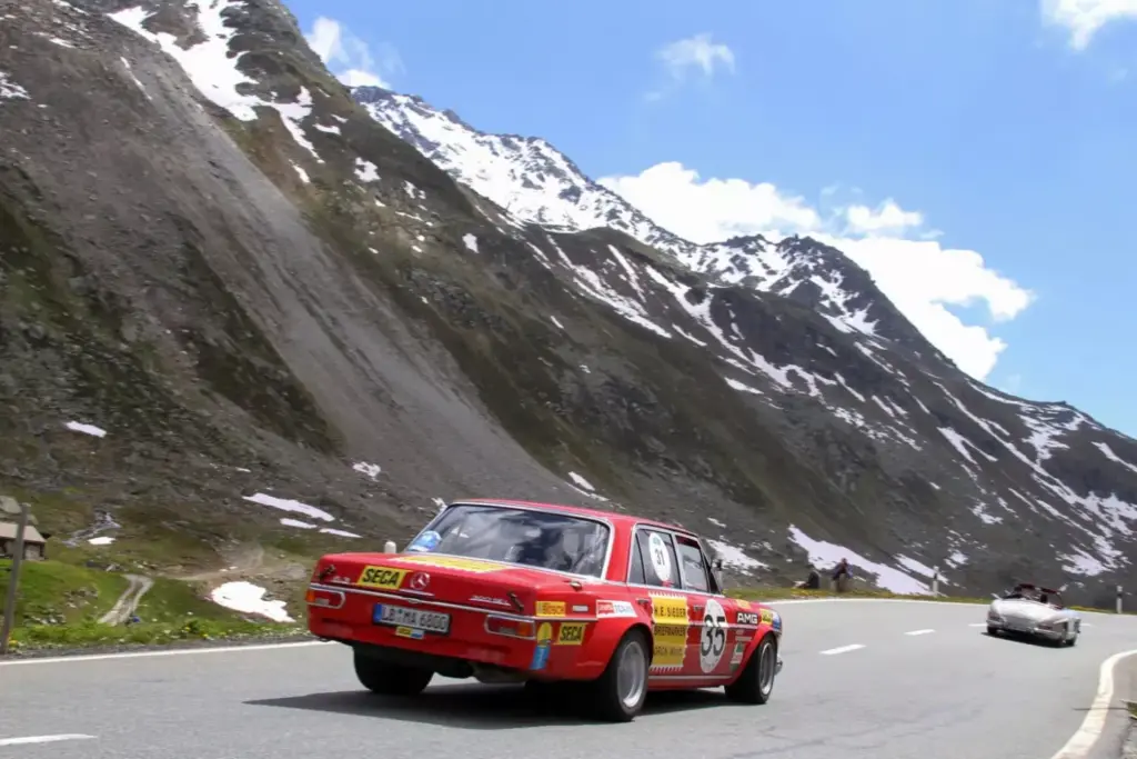 1971 Mercedes 300 SEL 6.3 AMG Red Pig 3 Motor16