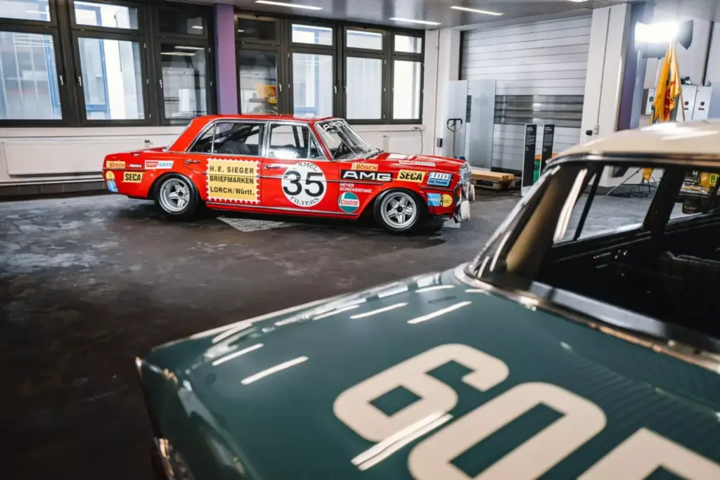 1971 Mercedes 300 SEL 6.3 AMG Red Pig 4 Motor16