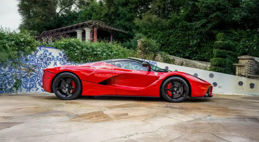 Un LaFerrari y otros 10 Ferraris buscan dueño en Florida