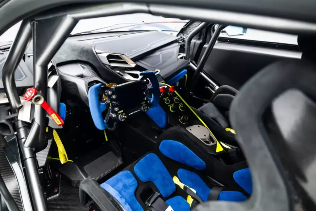 2024 Maserati MCXtrema. BaT. Imagen interior.