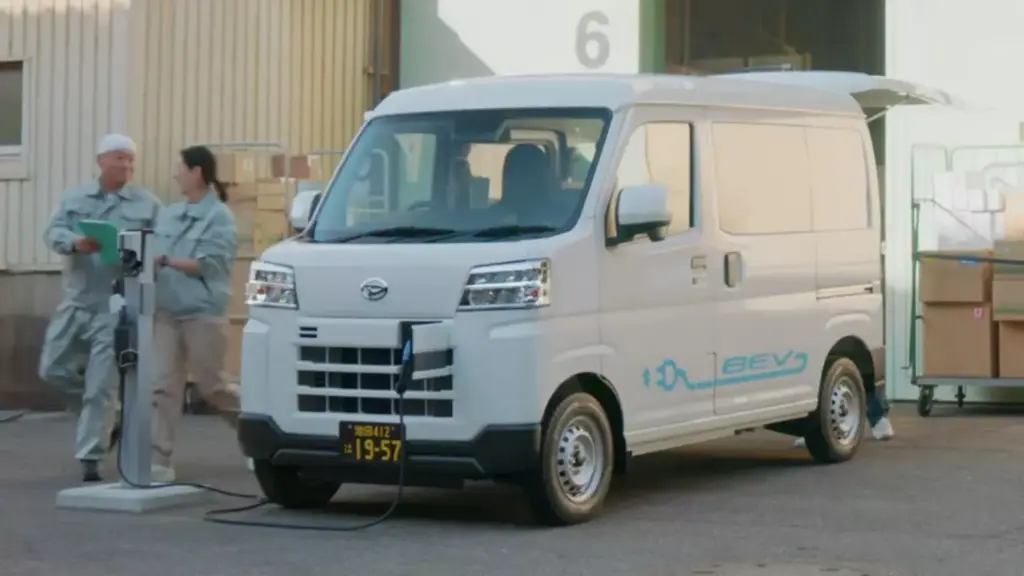 2026 Daihatsu e Hijet Cargo 2 Motor16