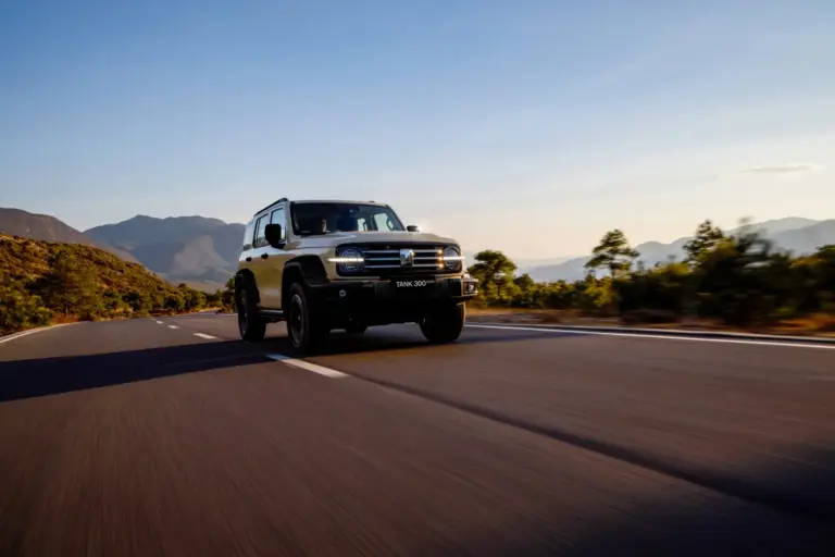 Tank 300: El Defender chino y low cost que ahora tiene una mecánica ‘0 emisiones’