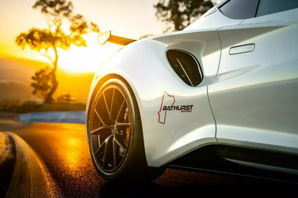 2026 Lotus Emira Turbo Bathurst Edition 16 Motor16