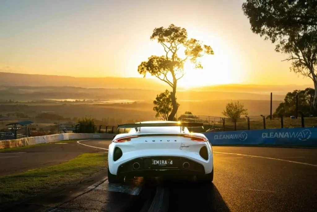 2026 Lotus Emira Turbo Bathurst Edition 4 Motor16