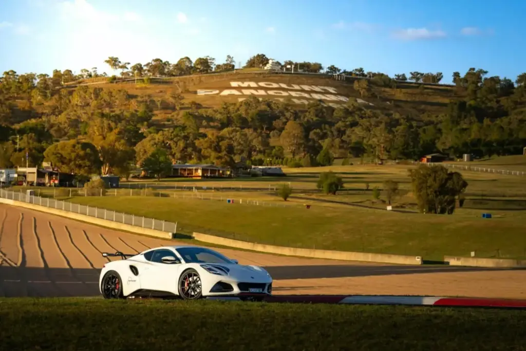 2026 Lotus Emira Turbo Bathurst Edition 7 Motor16