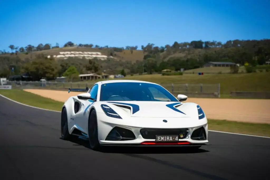 2026 Lotus Emira Turbo Bathurst Edition 9 Motor16
