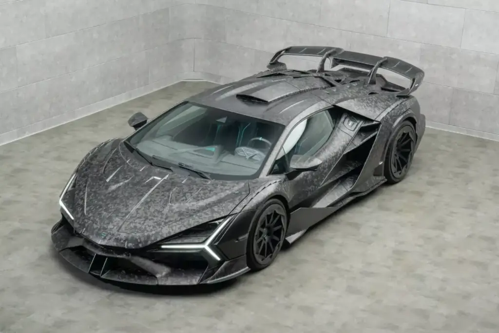 El Lamborghini Revuelto se viste por completo de carbono gracias a Mansory 1 Motor16 2026 Mansory Carbonado X. Lamborghini Revuelto. Imagen delantera.