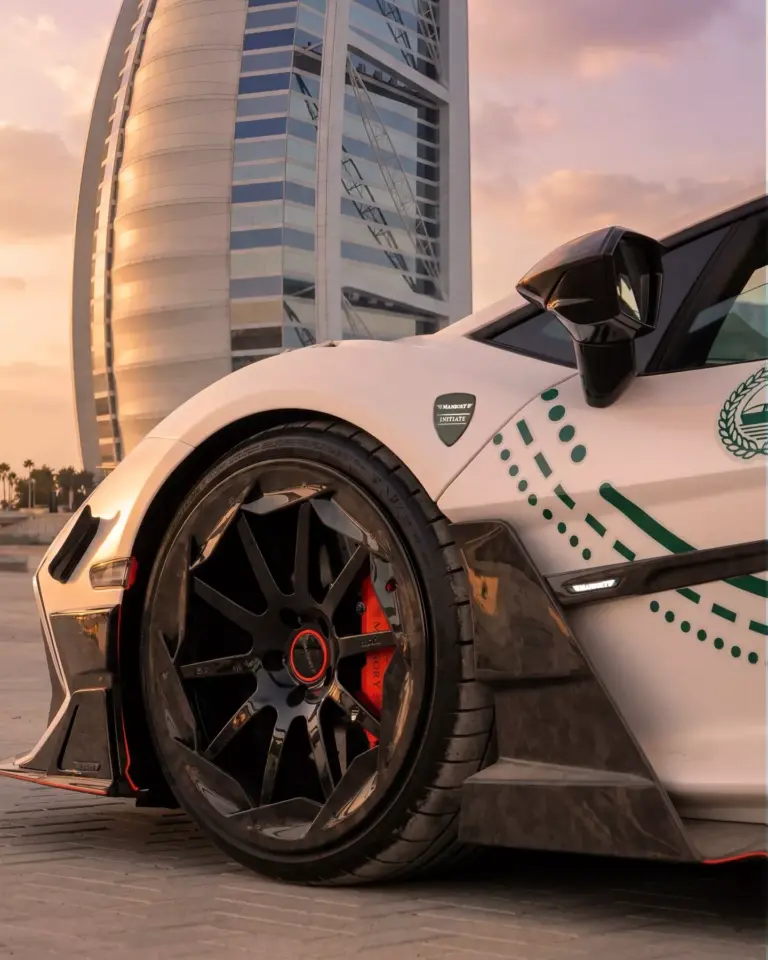 Mansory firma el nuevo coche patrulla de la Policía de Dubai: Un Revuelto con más de 1.000 CV