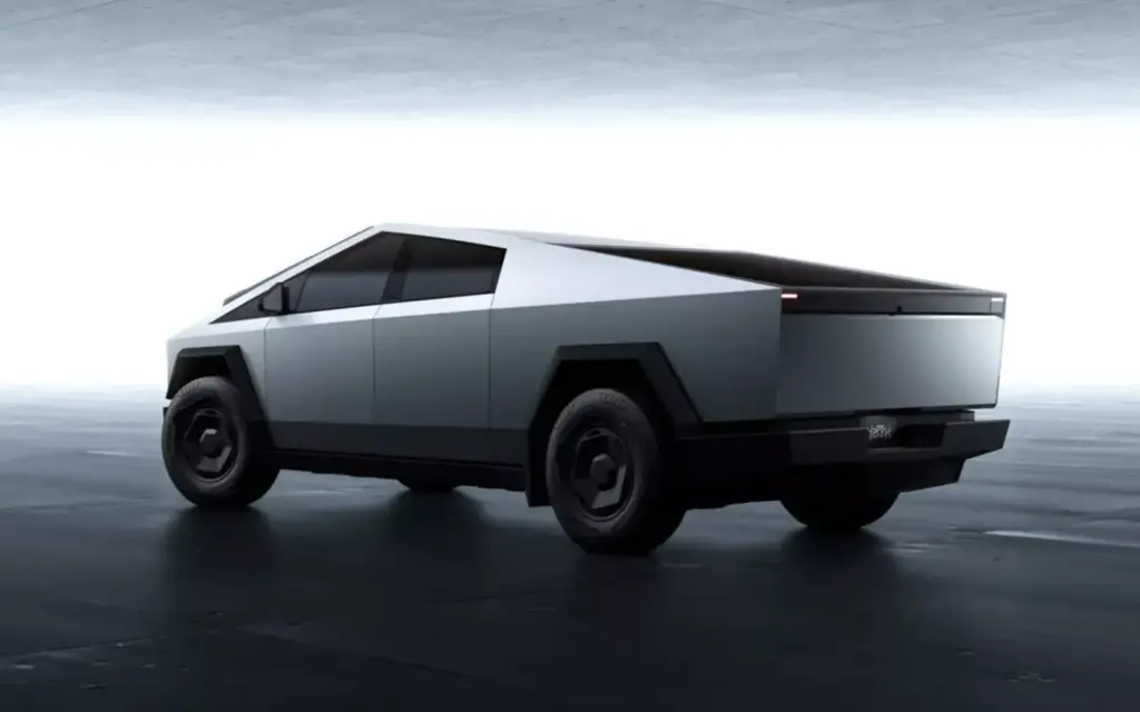 El Tesla Cybertruck prometido por Musk ya es real, pero no al precio que esperabas 3 Motor16 2026 Tesla Cybertruck acceso. Imagen estudio.