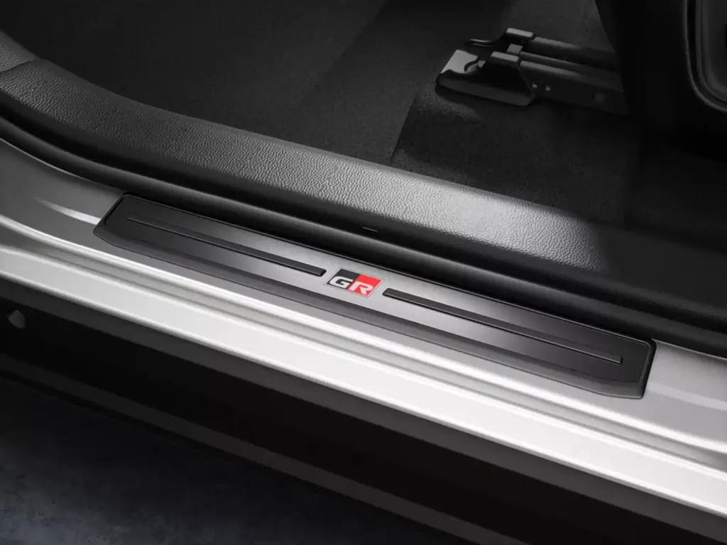 2026 Toyota RAV4 GR Sport PHEV Japon 14 Motor16