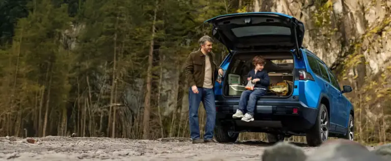 Jeep pasa de la Super Bowl, pero se marca un anuncio de su Cherokee tan absurdo, que engancha