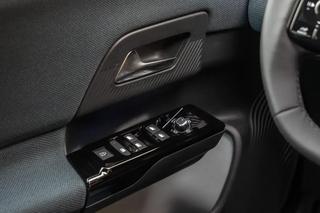 2026 citroen c5 aircross electrico 11 Motor16