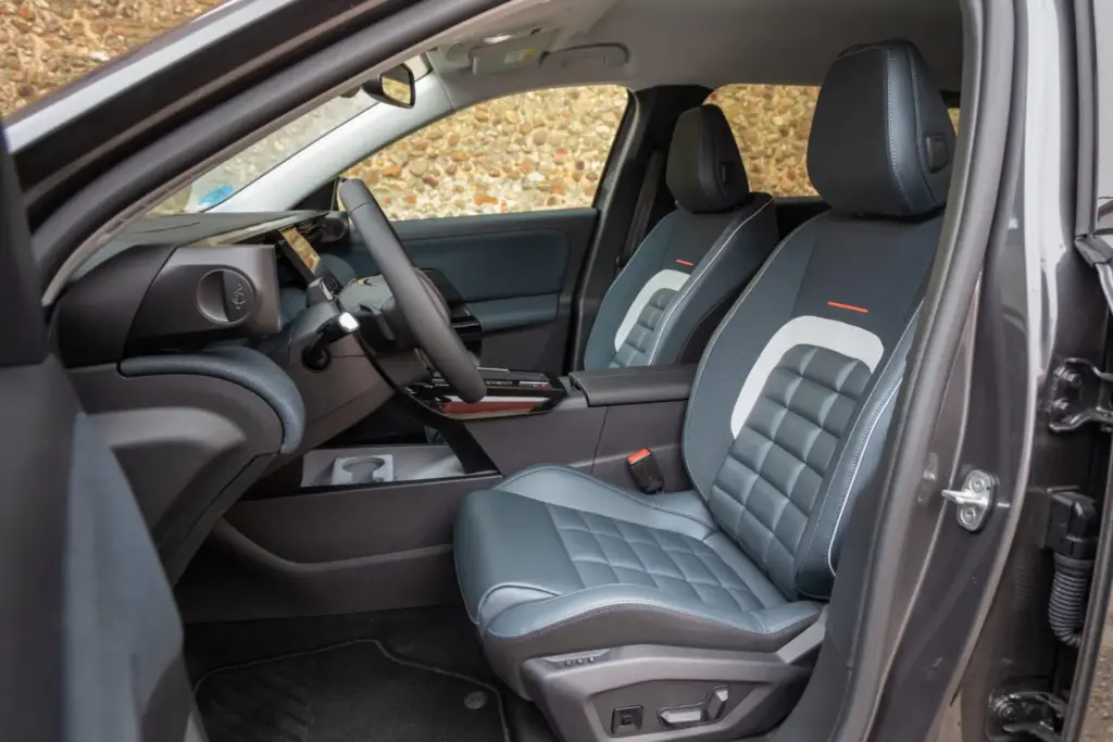 2026 citroen c5 aircross electrico 12 Motor16