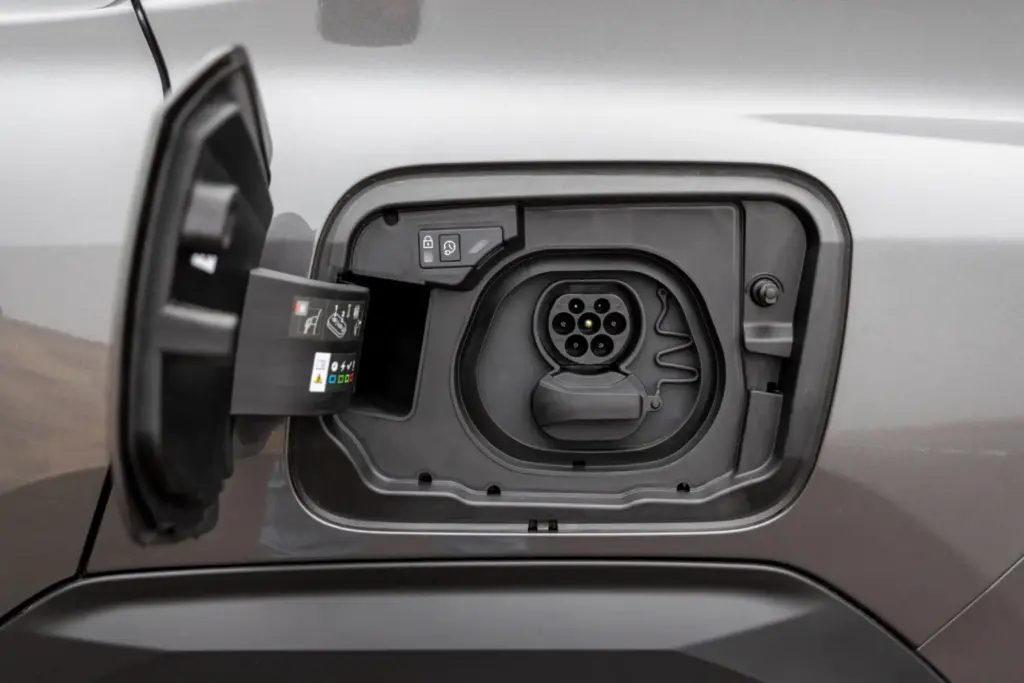 2026 citroen c5 aircross electrico 22 Motor16