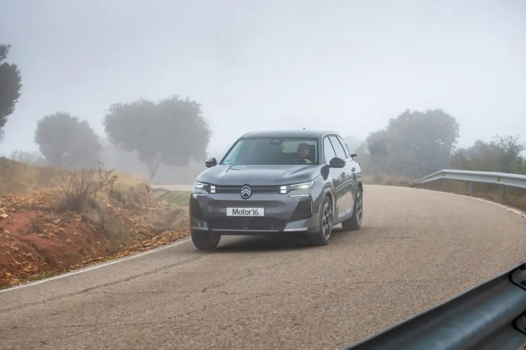 2026 citroen c5 aircross electrico 34 Motor16