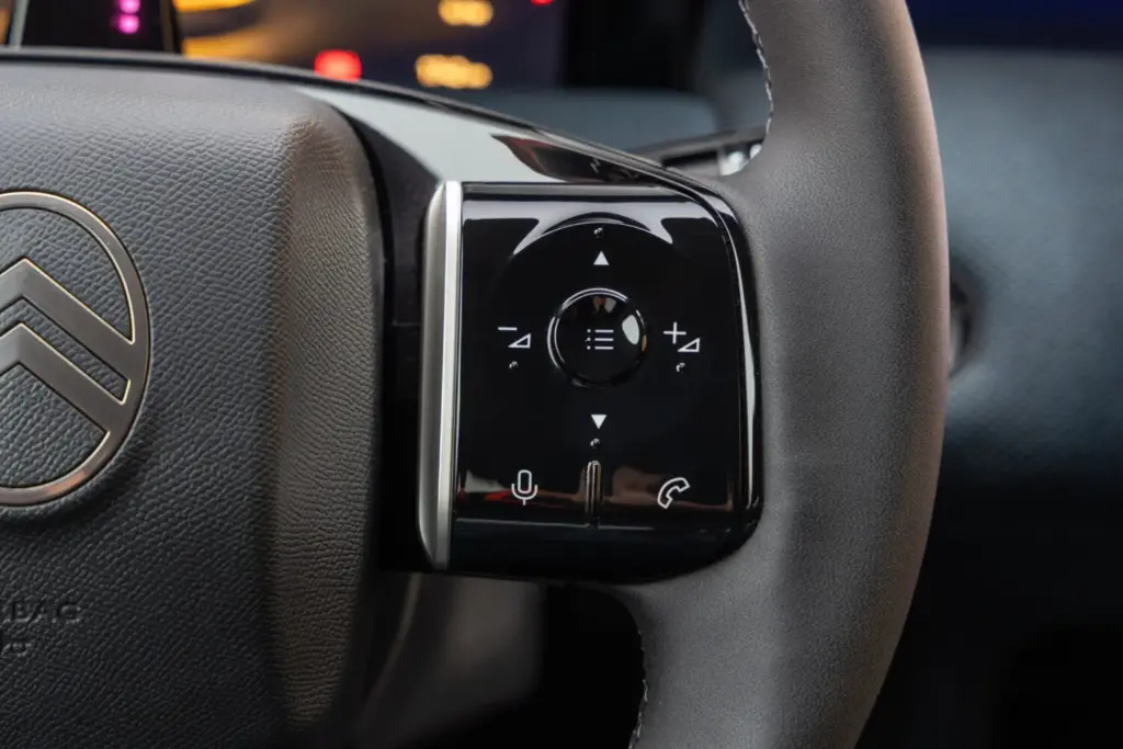 2026 citroen c5 aircross electrico 9 Motor16