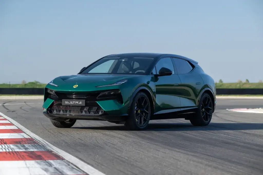 Lotus abre su segundo punto de venta en España para traernos Eletre, Emeya, Emira y Evija 7 Motor16 2026 lotus eletre madrid 3 Motor16