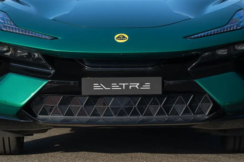 Lotus abre su segundo punto de venta en España para traernos Eletre, Emeya, Emira y Evija 11 Motor16 2026 lotus eletre madrid 4 Motor16