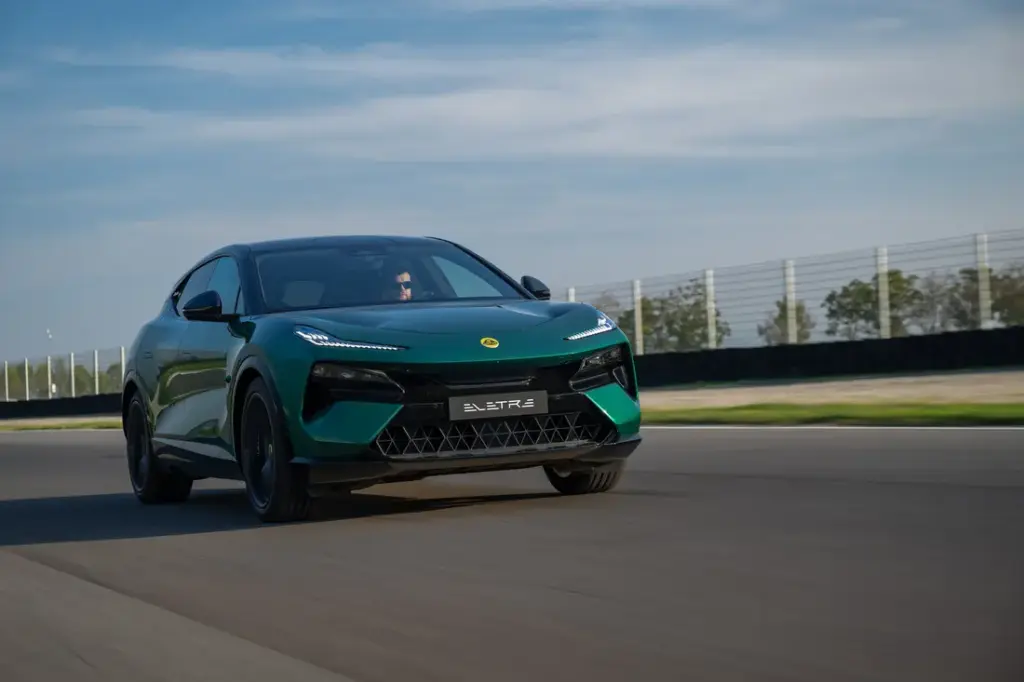 Lotus abre su segundo punto de venta en España para traernos Eletre, Emeya, Emira y Evija 9 Motor16 2026 lotus eletre madrid 6 Motor16