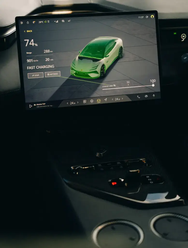 Lotus abre su segundo punto de venta en España para traernos Eletre, Emeya, Emira y Evija 17 Motor16 2026 lotus emeya madrid 5 Motor16