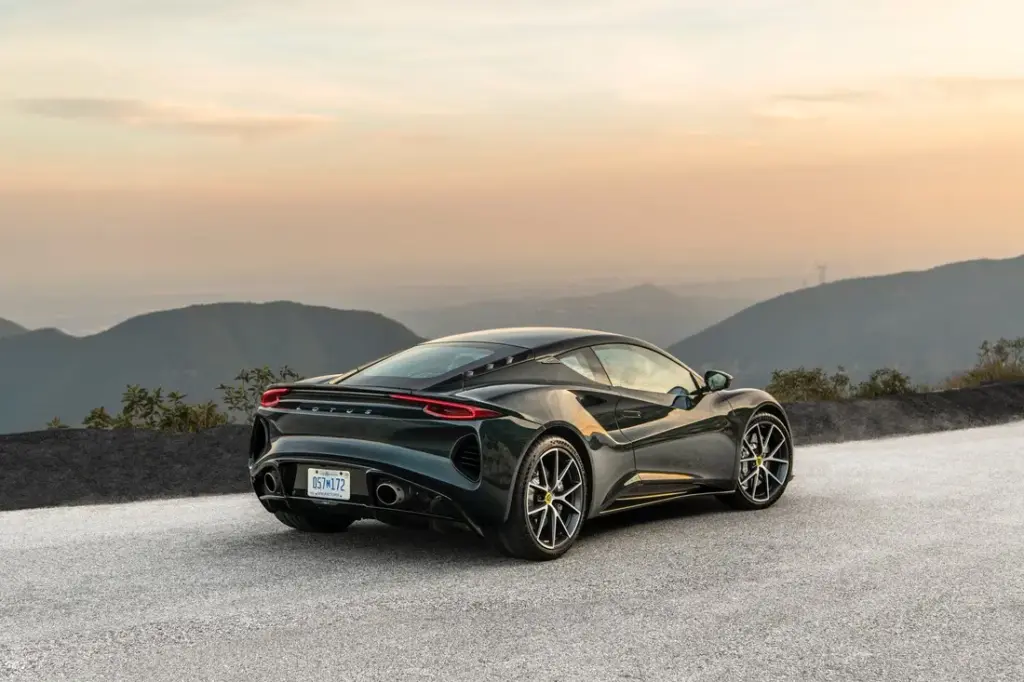 Lotus abre su segundo punto de venta en España para traernos Eletre, Emeya, Emira y Evija 21 Motor16 2026 lotus emira madrid 3 Motor16