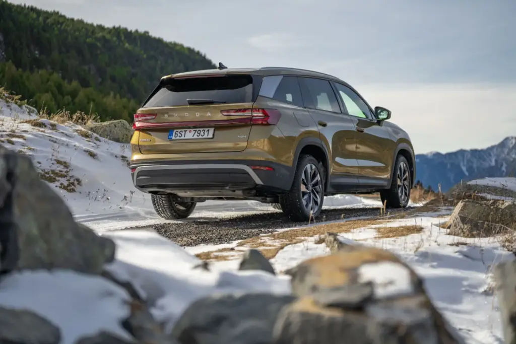 2026 skoda gama 4x4 5 Motor16