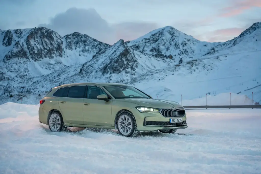 2026 skoda gama 4x4 9 Motor16