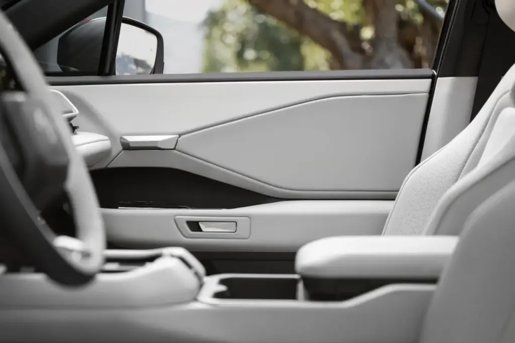 2027 Toyota Highlander Limited MistyGray 002 Motor16