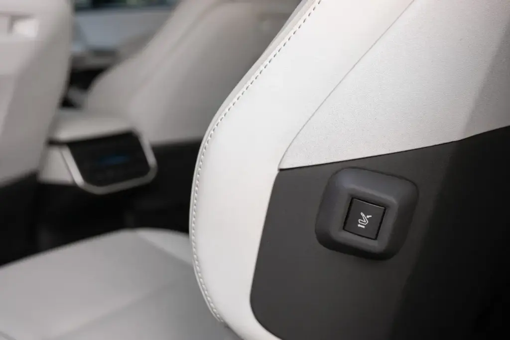 2027 Toyota Highlander Limited MistyGray 004 Motor16